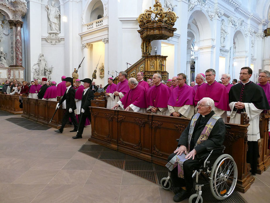 Abschlussvesper der Bischofskonferenz mit Austeilung des Bonifatiussegens (Foto: Karl-Franz Thiede)